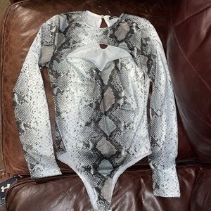FASHION NOVA CUT OUT MOCK SNAKE SKIN BODY SUIT